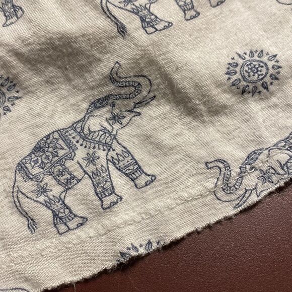 Raw Hem HOLLISTER Elephant Print Tee Shirt - Picture 9 of 9